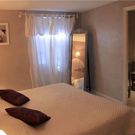 Le Crillon Hotel 3*