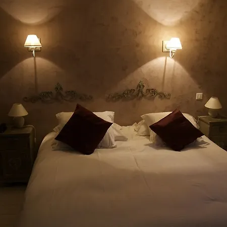 Le Crillon Hotel 3*