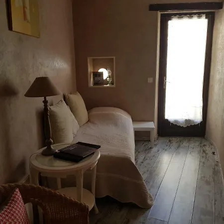 Le Crillon Hotel 3*