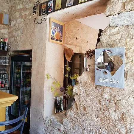 Hotel Le Crillon Murs (Vaucluse)